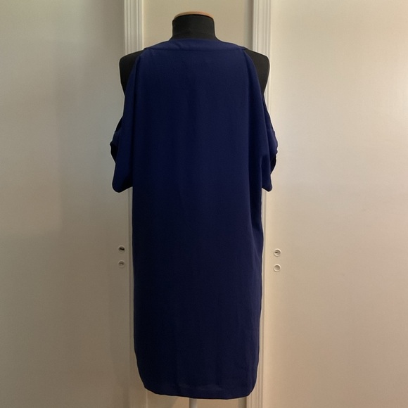 🤍 Navy Blue Cold Shoulder Keyhole ADRIANNA PAPELL 1/2 sleeve shift dress - Picture 5 of 6